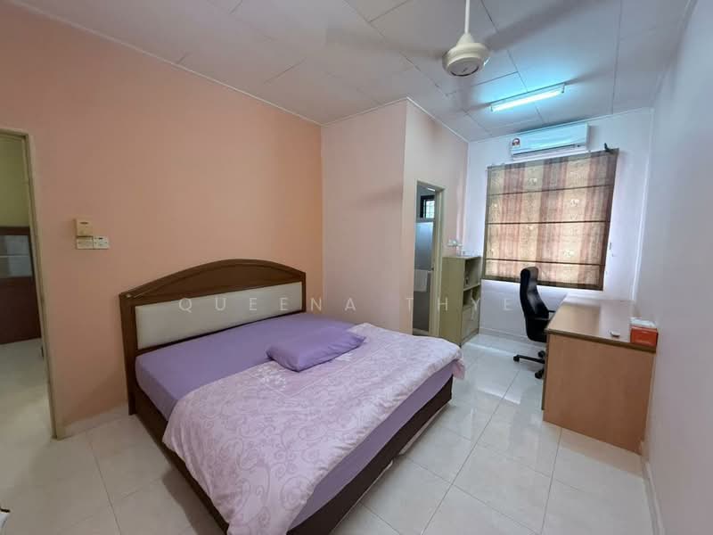 2-storey Terraced House for Sale in Austin (Johor Bahru) - Queena Thye - Bedroom - PropertyGuru.com.my