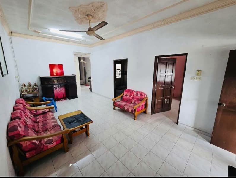 Rumah Teres 1 Tingkat untuk Dijual di Taman Ungku Tun Aminah (Skudai) - Calley Chin - Living Room - PropertyGuru.com.my