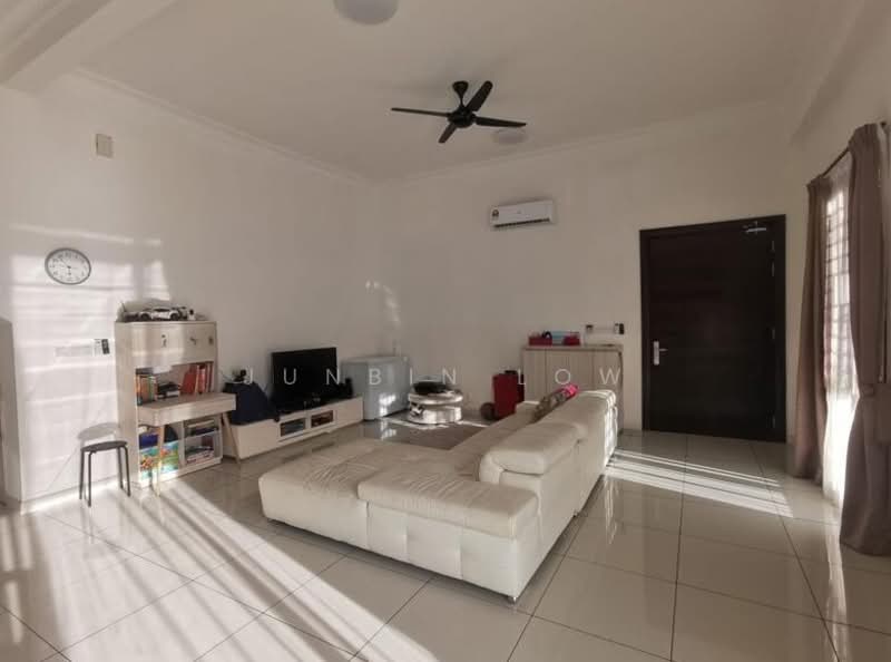 Townhouse for Rent in 16 Sierra (Puchong) - Junbin Low - Living Room - PropertyGuru.com.my