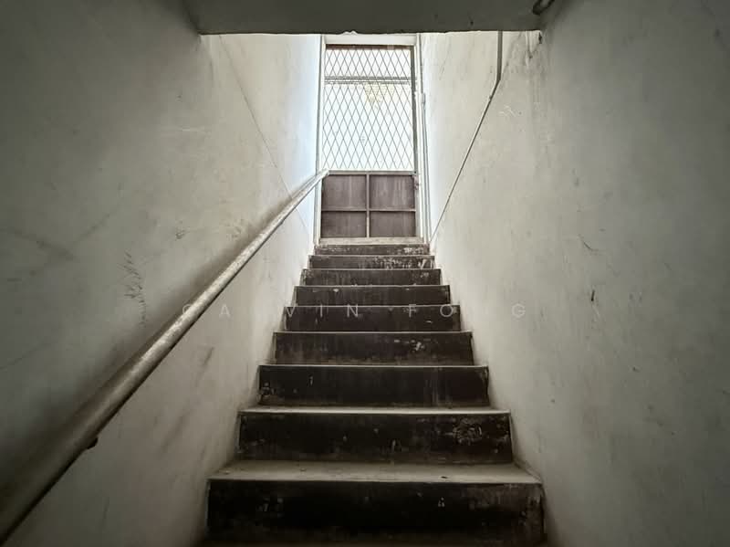 Kedai untuk Dijual di Taman Pekan Baru (Sungai Petani) - Calvin Fong - Staircase towards roof - PropertyGuru.com.my