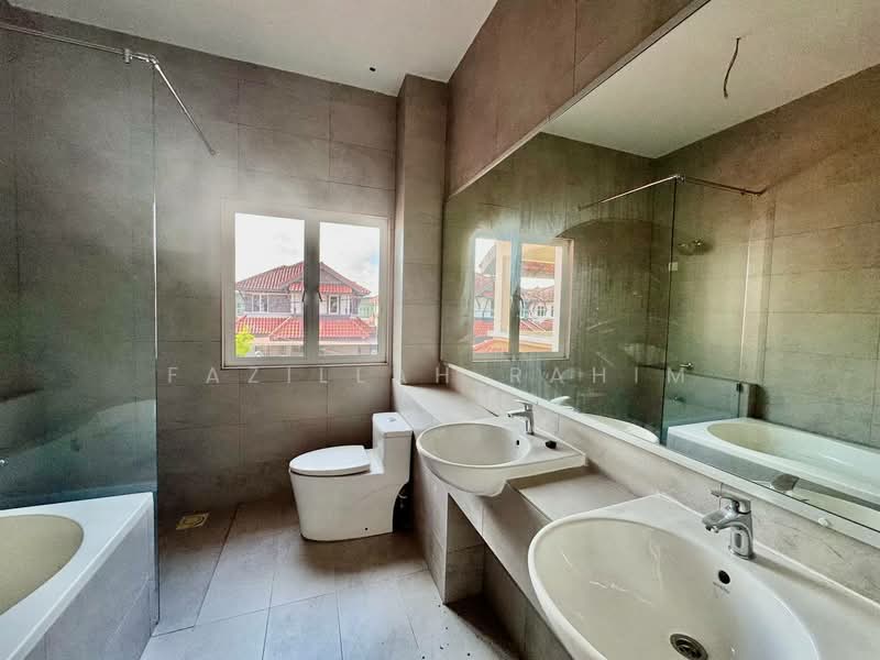 Rumah Berkembar untuk Dijual di Batu Pahat (Johor) - Fazillah Rahim - Bathroom - PropertyGuru.com.my