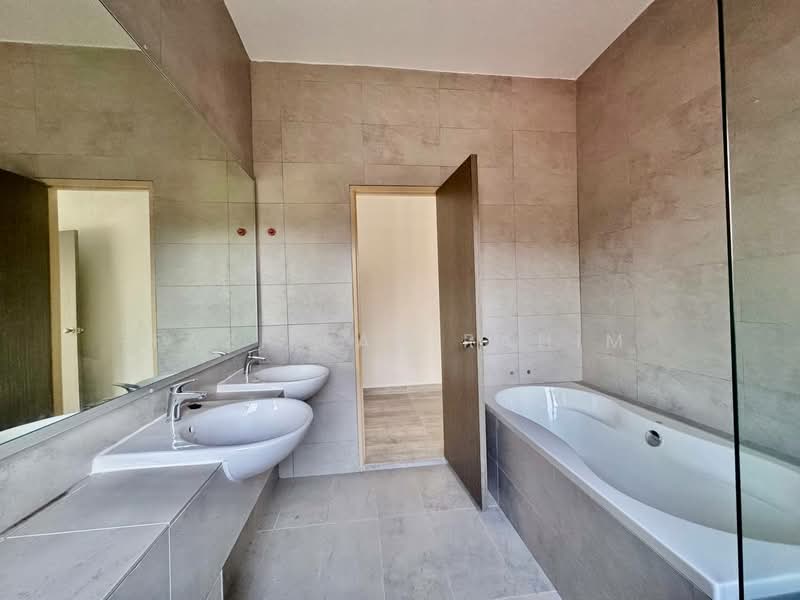 Rumah Berkembar untuk Dijual di Batu Pahat (Johor) - Fazillah Rahim - Bathroom - PropertyGuru.com.my
