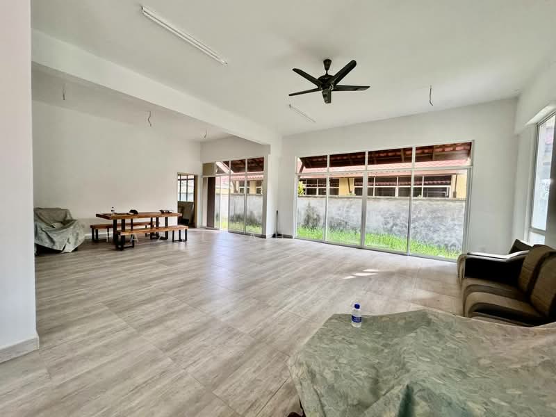 Rumah Berkembar untuk Dijual di Batu Pahat (Johor) - Fazillah Rahim - Living Room - PropertyGuru.com.my