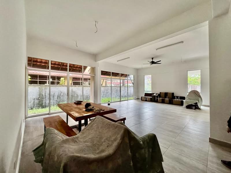 Rumah Berkembar untuk Dijual di Batu Pahat (Johor) - Fazillah Rahim - Living Room - PropertyGuru.com.my