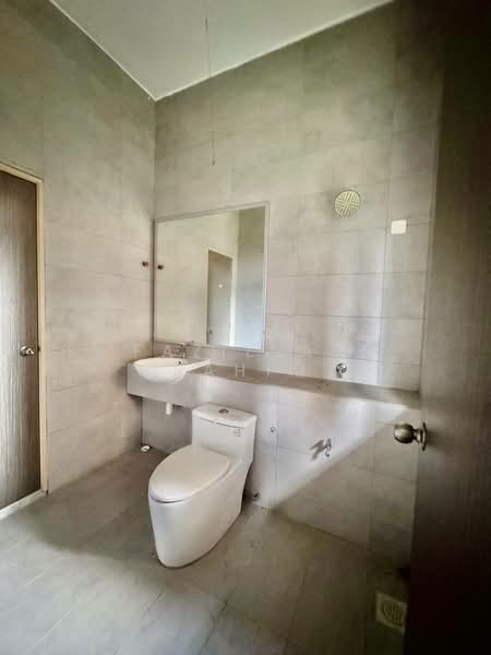 Rumah Berkembar untuk Dijual di Batu Pahat (Johor) - Fazillah Rahim - Bathroom - PropertyGuru.com.my