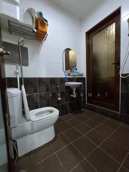 2-storey Terraced House for Sale in Taman Kencana (Ampang) - Sazuan Samat - Bathroom - PropertyGuru.com.my