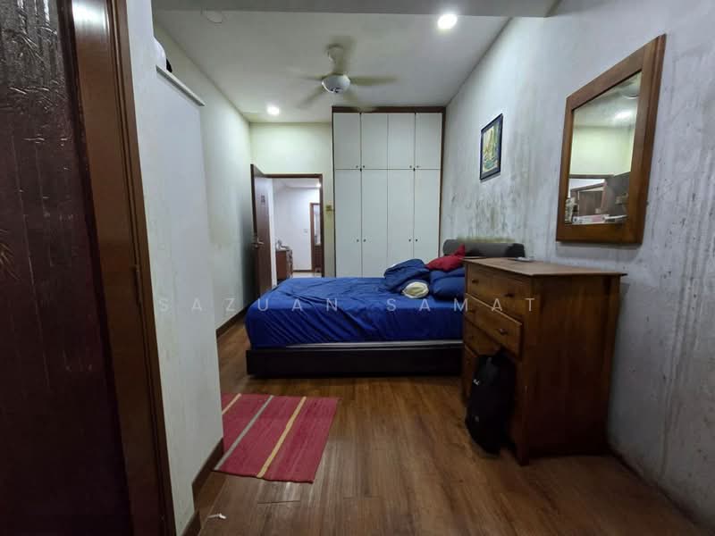 2-storey Terraced House for Sale in Taman Kencana (Ampang) - Sazuan Samat - Bedroom - PropertyGuru.com.my
