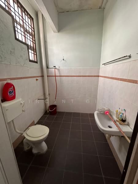 Rumah Teres 2 Tingkat untuk Dijual di Taman Pulai Utama (Skudai) - Vincent Gian - Bathroom - PropertyGuru.com.my