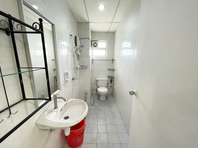 Apartment for Sale at Jalil Damai Apartments - Saiful Bahri Abdul Manan - Bathroom - PropertyGuru.com.my
