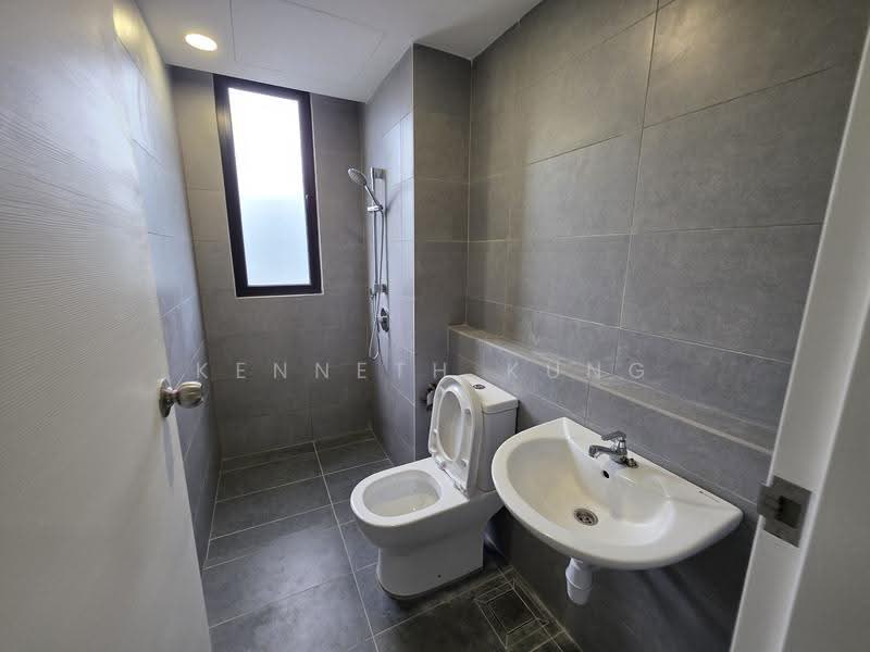 Kediaman Servis untuk Dijual di SUNSHINE RESIDENCE - Kenneth Kung - Bathroom - PropertyGuru.com.my