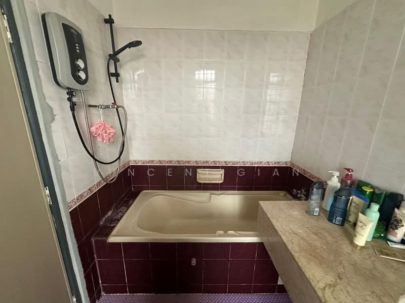 2-storey Terraced House for Sale in Bandar Seri Alam (Masai) - Vincent Gian - Bathroom - PropertyGuru.com.my