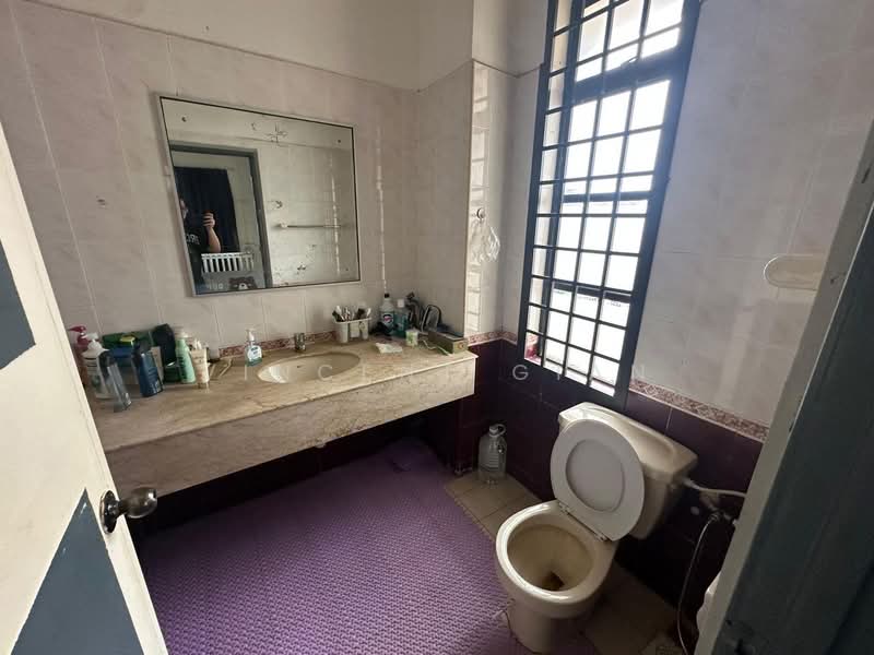 2-storey Terraced House for Sale in Bandar Seri Alam (Masai) - Vincent Gian - Bathroom - PropertyGuru.com.my