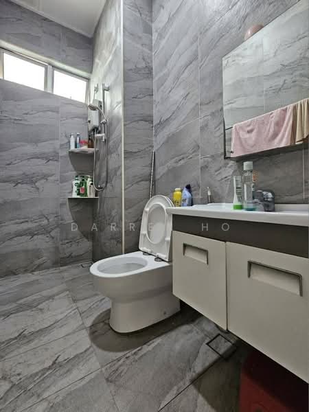 Rumah Berkembar untuk Dijual di Taman Bukit Jaya (Ulu Tiram) - Darren Ho - Bathroom - PropertyGuru.com.my
