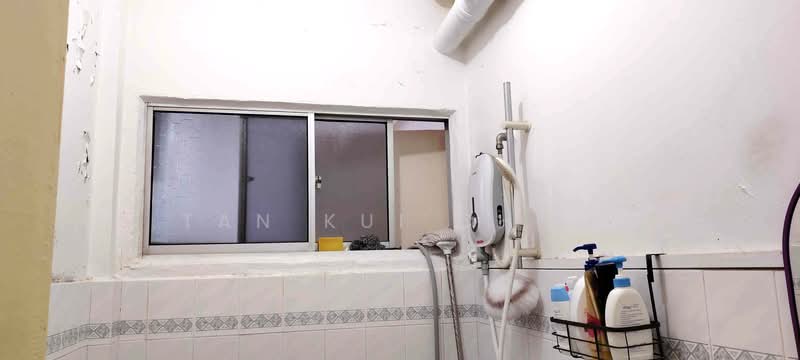 Kondominium untuk Dijual di Selesa Puteri Condominium - Tan Kui Choo - Bathroom - PropertyGuru.com.my