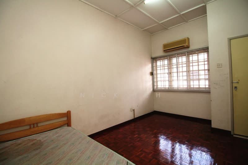 Rumah Teres 2 Tingkat untuk Dijual di Taman Sea (Petaling Jaya) - Nick Teh - Bedroom - PropertyGuru.com.my