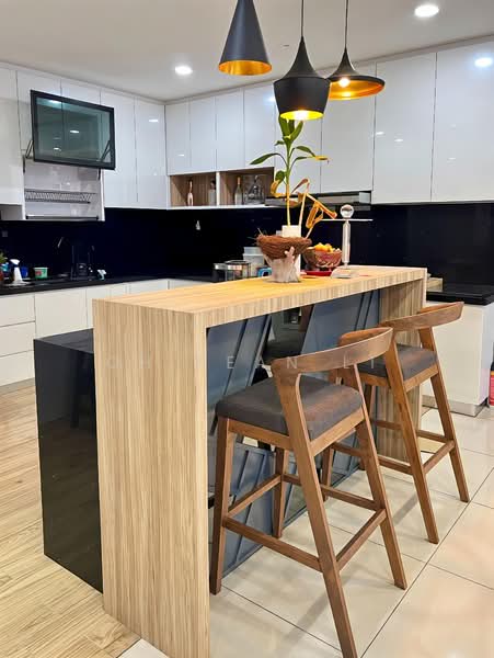 Service Residence for Sale at Woodsbury Suites - Oh Kean Li - Kitchen - PropertyGuru.com.my