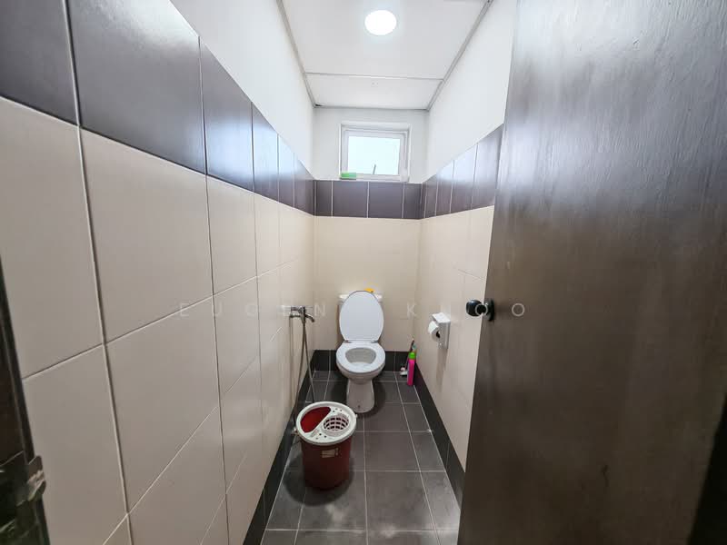 Kedai / Pejabat untuk Dijual di Taman Mount Austin (Tebrau) - Eugene Khoo - Bathroom - PropertyGuru.com.my