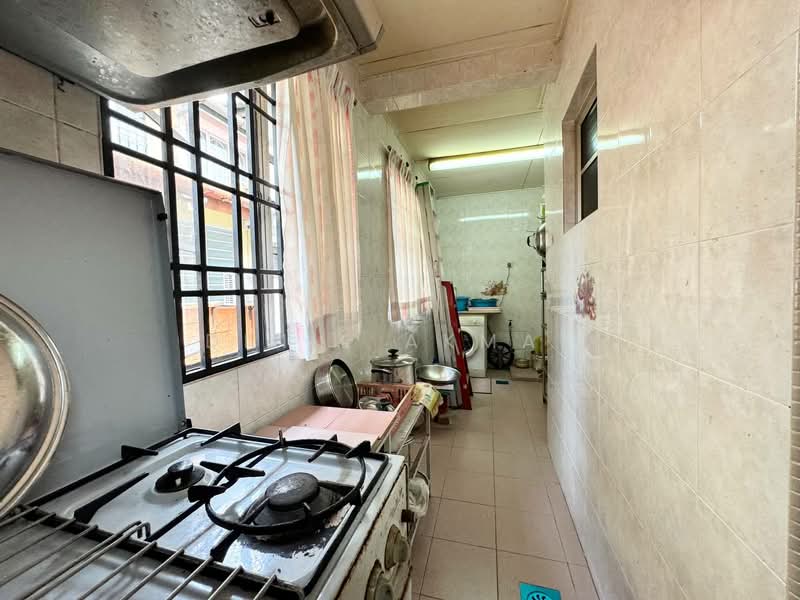2-storey Terraced House for Sale in Bukit Jelutong (Shah Alam) - Dinie Akmal - Kitchen - PropertyGuru.com.my