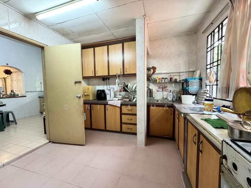 2-storey Terraced House for Sale in Bukit Jelutong (Shah Alam) - Dinie Akmal - Kitchen - PropertyGuru.com.my