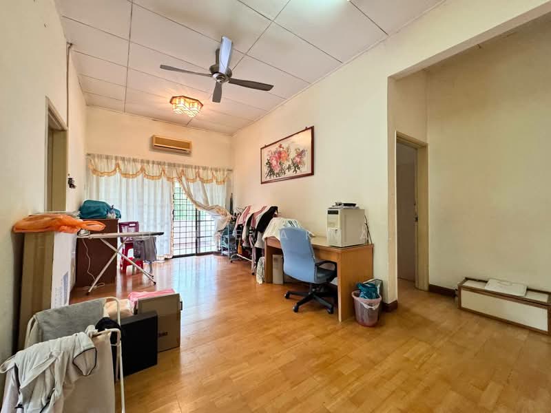 2-storey Terraced House for Sale in Bukit Jelutong (Shah Alam) - Dinie Akmal - Living Room - PropertyGuru.com.my