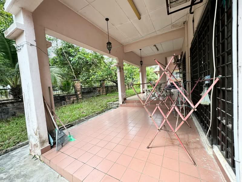 2-storey Terraced House for Sale in Bukit Jelutong (Shah Alam) - Dinie Akmal - Exterior - PropertyGuru.com.my
