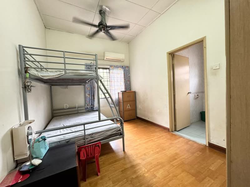 2-storey Terraced House for Sale in Bukit Jelutong (Shah Alam) - Dinie Akmal - Bedroom - PropertyGuru.com.my