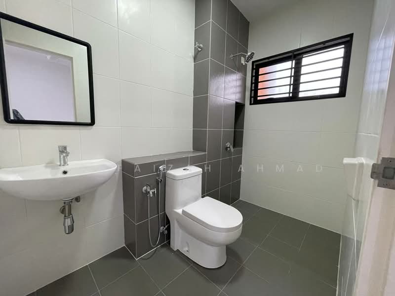 2-storey Terraced House for Sale in Seksyen U13 (Setia Alam) - Norfaizah Ahmad - Bathroom - PropertyGuru.com.my