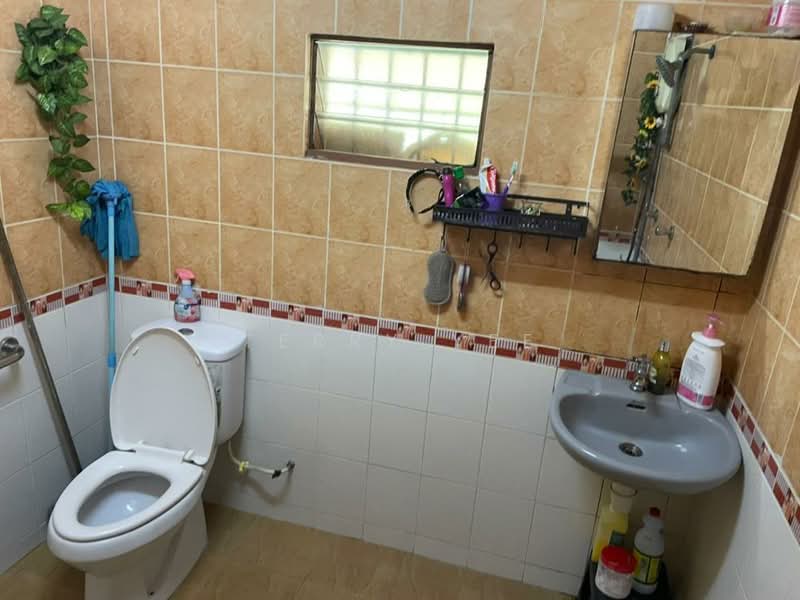 1.5-storey Terraced House for Sale in Kepong (Kuala Lumpur) - Terry Yee - Bathroom - PropertyGuru.com.my
