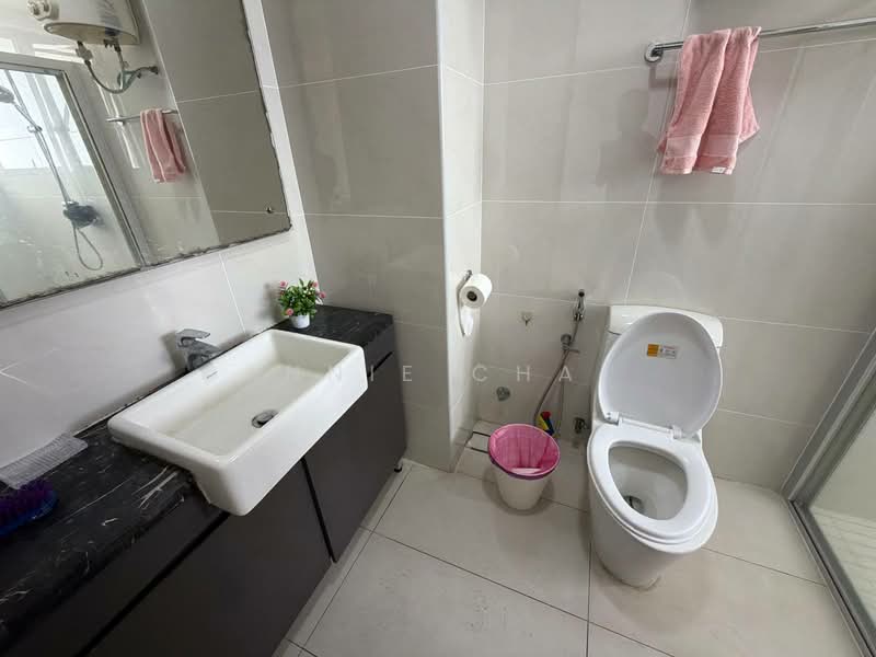 Kondominium untuk Disewa di Royal Strand @ Country Garden Danga Bay - Annie Chai - Bathroom - PropertyGuru.com.my