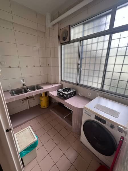 Apartment for Sale at Mas Kipark Damansara - Kenny Voon - Kitchen - PropertyGuru.com.my