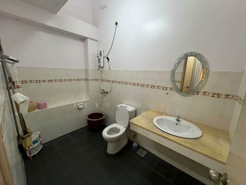 2-storey Terraced House for Rent in Taman Skudai Baru (Skudai) - Kexin Hua - Bathroom - PropertyGuru.com.my