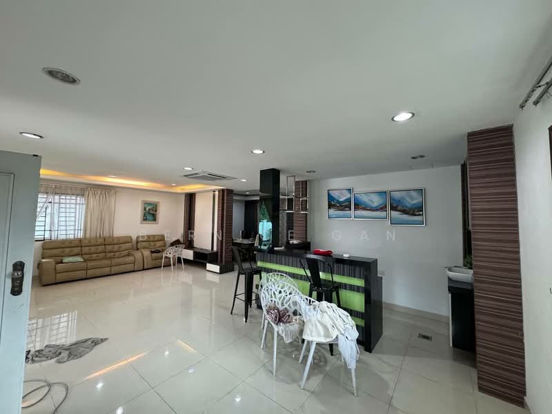 Bungalow for Sale in Taman Bukit Kempas (Tampoi) - Bernice Gan - Living Room - PropertyGuru.com.my