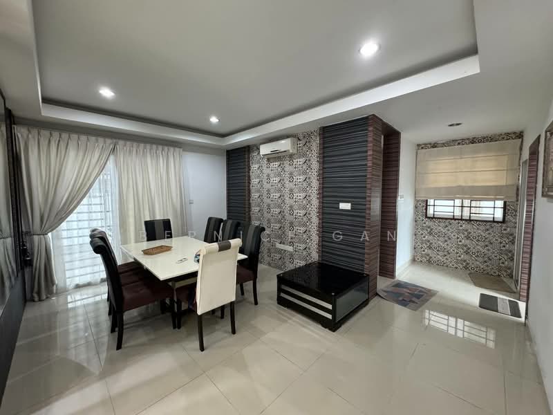 Bungalow for Sale in Taman Bukit Kempas (Tampoi) - Bernice Gan - Dining Room - PropertyGuru.com.my