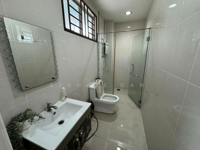 Bungalow for Sale in Taman Bukit Kempas (Tampoi) - Bernice Gan - Bathroom - PropertyGuru.com.my