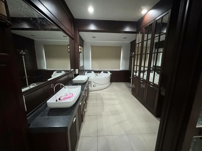 Bungalow for Sale in Taman Bukit Kempas (Tampoi) - Bernice Gan - Bathroom - PropertyGuru.com.my