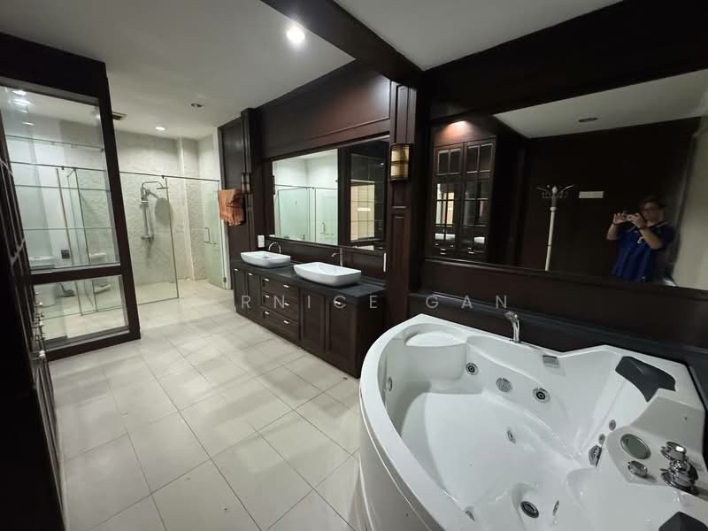 Bungalow for Sale in Taman Bukit Kempas (Tampoi) - Bernice Gan - Bathroom - PropertyGuru.com.my