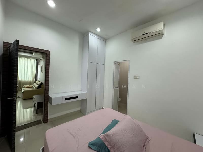Bungalow for Sale in Taman Bukit Kempas (Tampoi) - Bernice Gan - Bedroom - PropertyGuru.com.my