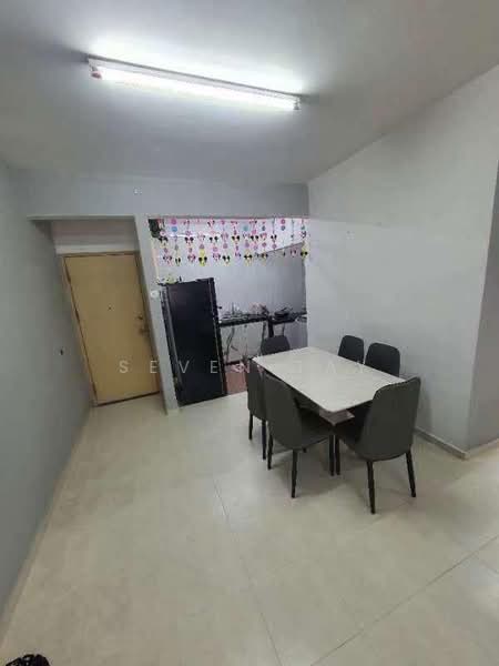 Flat for Rent at Flat Taman Pelangi Indah - Seven Tay - Dining Room - PropertyGuru.com.my