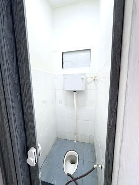 2-storey Terraced House for Sale in Taman Bukit Flora (Batu Pahat) - Win Lim - Bathroom - PropertyGuru.com.my