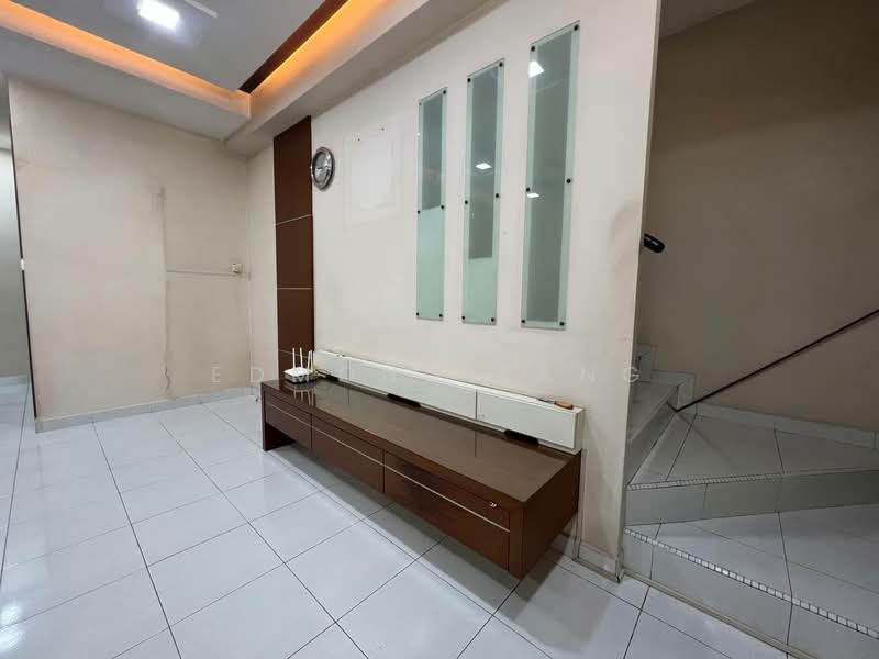 Rumah Teres 2 Tingkat untuk Dijual di Taman Setia Indah (Tebrau) - Edmond Tang - Living Room - PropertyGuru.com.my