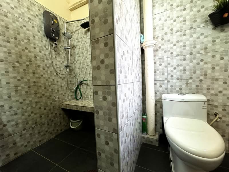 2-storey Terraced House for Sale in Seksyen 17 (Petaling Jaya) - Cooper Chow - Bathroom - PropertyGuru.com.my