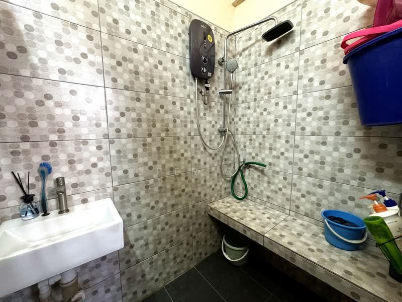 2-storey Terraced House for Sale in Seksyen 17 (Petaling Jaya) - Cooper Chow - Bathroom - PropertyGuru.com.my