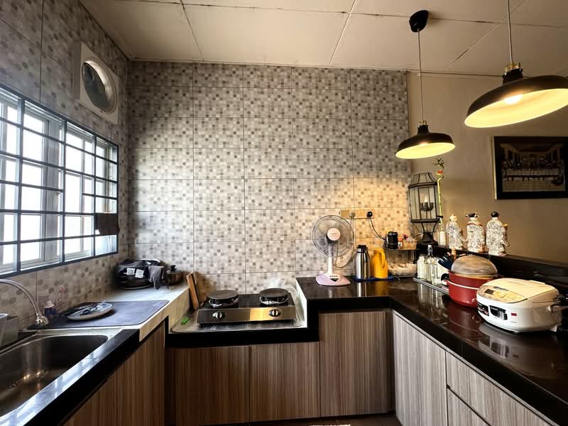 2-storey Terraced House for Sale in Seksyen 17 (Petaling Jaya) - Cooper Chow - Kitchen - PropertyGuru.com.my