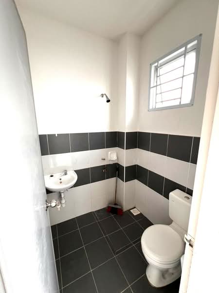 2-storey Terraced House for Sale in Setia Eco Gardens (Gelang Patah) - JJ Lim - Bathroom - PropertyGuru.com.my