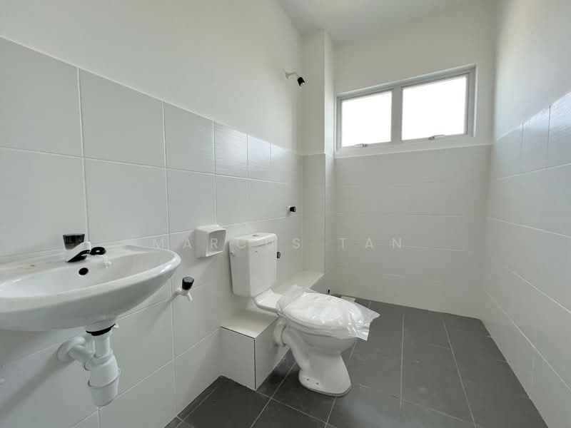 Rumah Teres 2 Tingkat untuk Dijual di Telok Panglima Garang (Selangor) - Marcus Tan - Bathroom - PropertyGuru.com.my