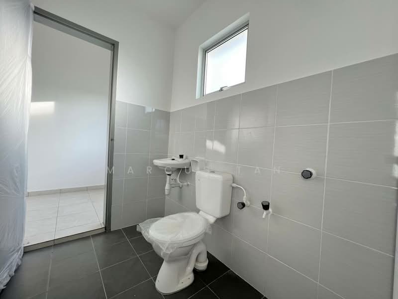 Rumah Teres 2 Tingkat untuk Dijual di Telok Panglima Garang (Selangor) - Marcus Tan - Bathroom - PropertyGuru.com.my