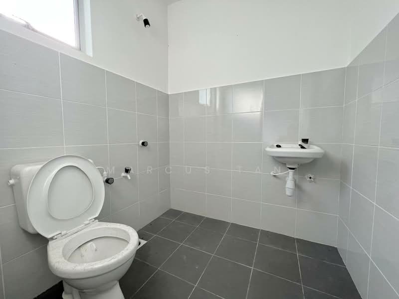 Rumah Teres 2 Tingkat untuk Dijual di Telok Panglima Garang (Selangor) - Marcus Tan - Bathroom - PropertyGuru.com.my