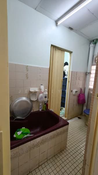 Apartment for Sale at Taman Kampar - Jessilynne . - Bathroom - PropertyGuru.com.my