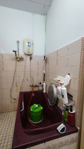 Apartment for Sale at Taman Kampar - Jessilynne . - Bathroom - PropertyGuru.com.my