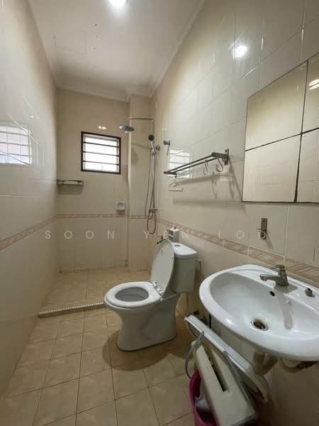 Rumah Berkembar untuk Disewa di Bukit Istana (Kuantan) - Soon Yen Loo - Bathroom - PropertyGuru.com.my